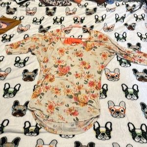 Floral, cute shirt, size medium brand, rue 21